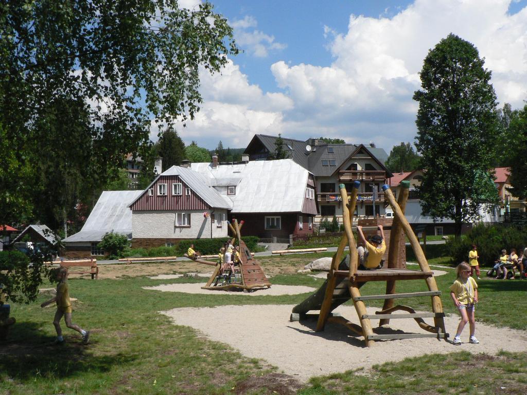 Hotel Penzion Pod můstky Harrachov Esterno foto