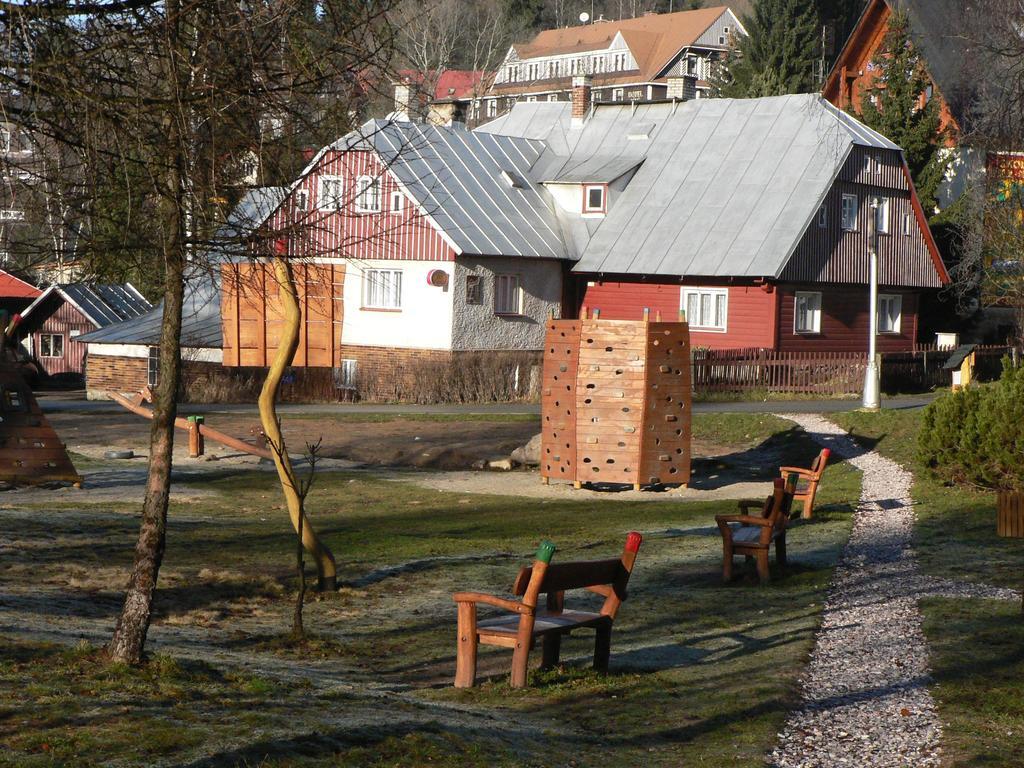 Hotel Penzion Pod můstky Harrachov Esterno foto